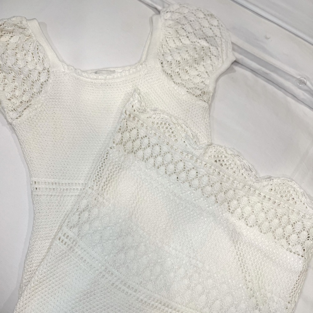 Cute knee length White crochet dress small used once